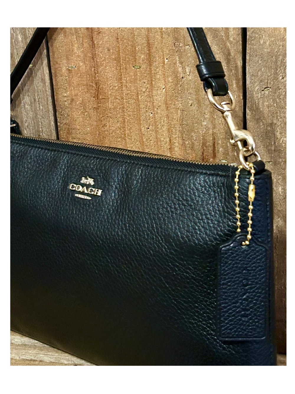 Coach. 4 Piece: Large Wristlet 25 with Free Eyeglasses, Bow Charm & Chain Strap. - Picture 6 of 16